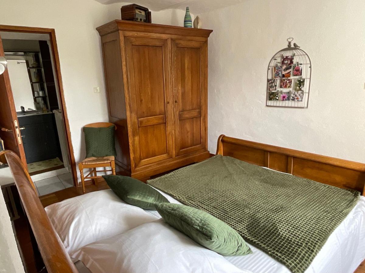 Ombre Bleue Du Figuier, Ailhon Hotell Exteriör bild